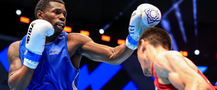 Wanderley Pereira aplica golpe na cabeça de adversário